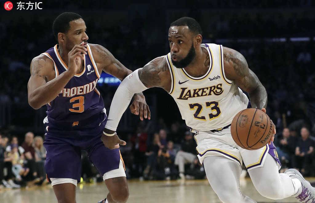 Kaiyun-德布劳内意外战胜湖人，重返赛场引爆全场！引发球迷热议(德布劳内致谢球迷)