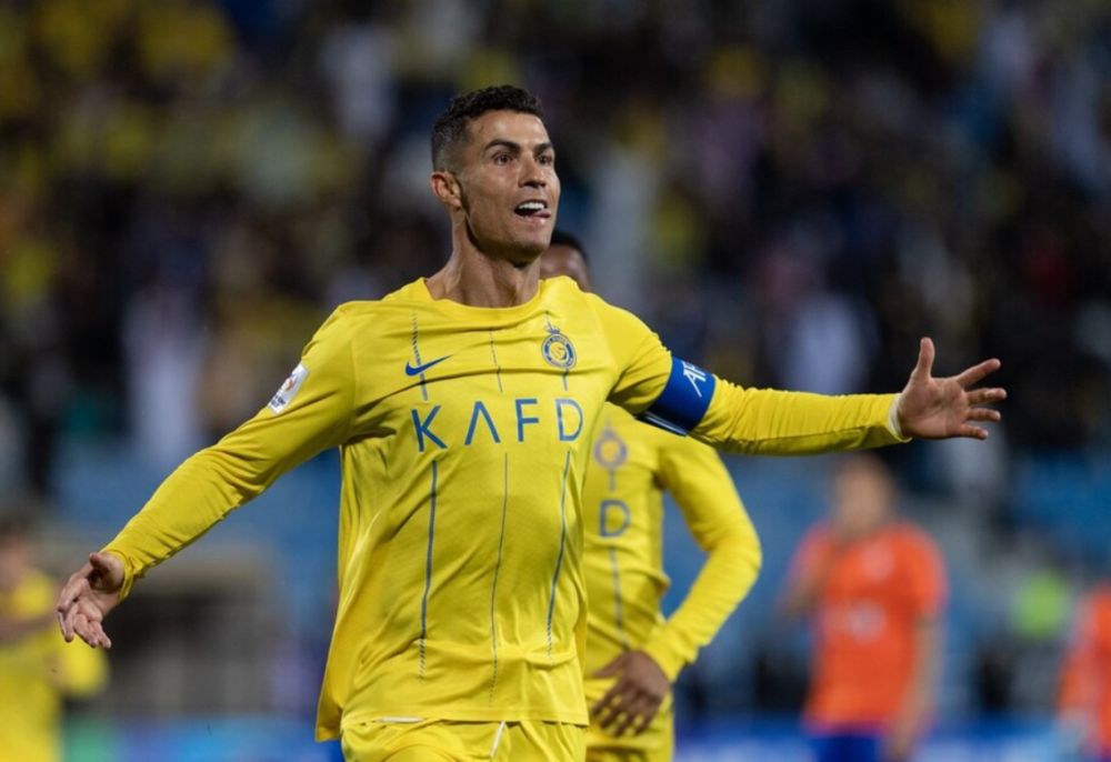 开云体育- c罗在拜仁比赛中关键助攻,惊险取胜引发热议的是谁 